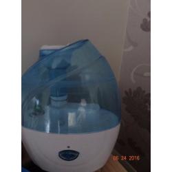 Like New HUMIDIFIER with BOX and instructions