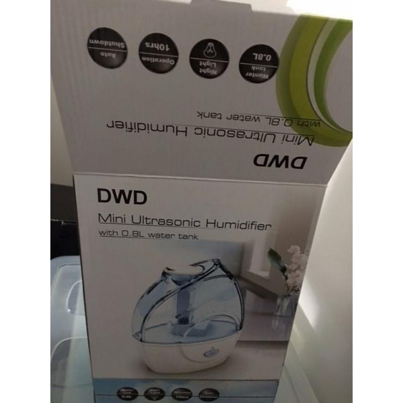 Like New HUMIDIFIER with BOX and instructions