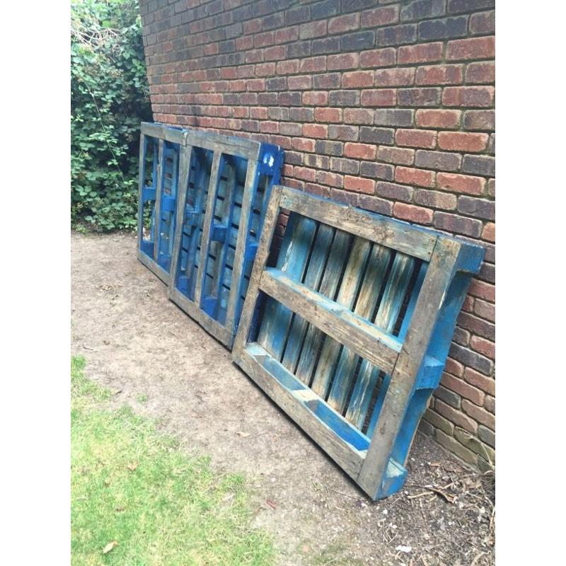3 wooden pallets - free