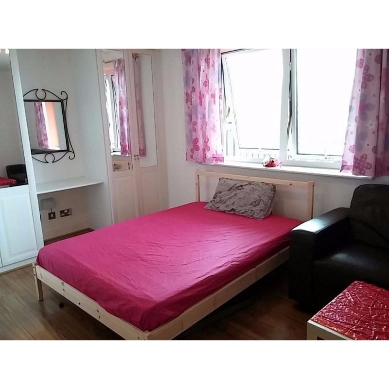EXCELLENT ROOM, AMAZING AREA AND COOL FLATMATES! BILLS IN!