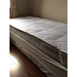 Pristine single bed with everything included