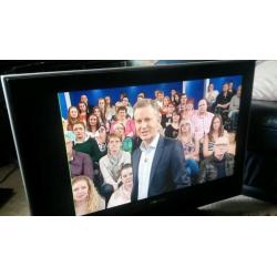 32" LED TELEVISION WITH FREEVIEW