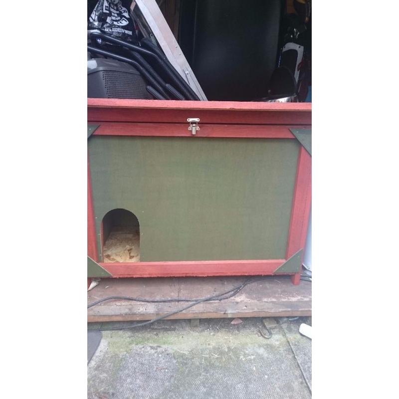 Small wooden cat/dog kennel