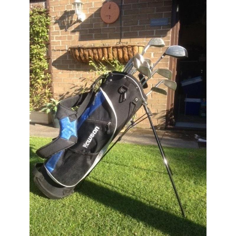 HOWSON GOLF BAG WITH STAND + CLUBS