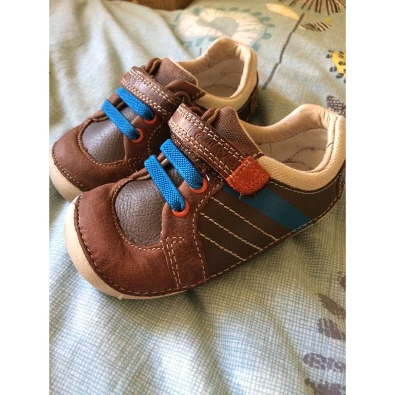 Clarks baby shoes size 3.5 G