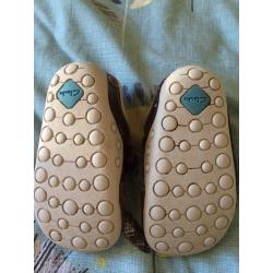 Clarks baby shoes size 3.5 G