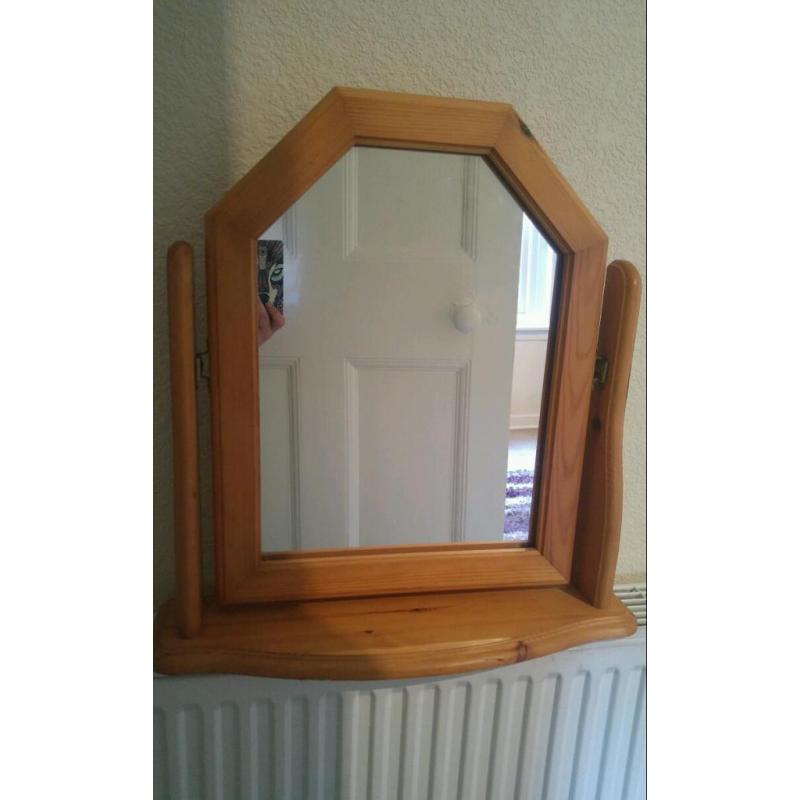 Wooden dressing table mirror