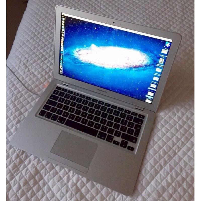 Macbook Air 2010 Apple laptop 13inch screen in excellent condition