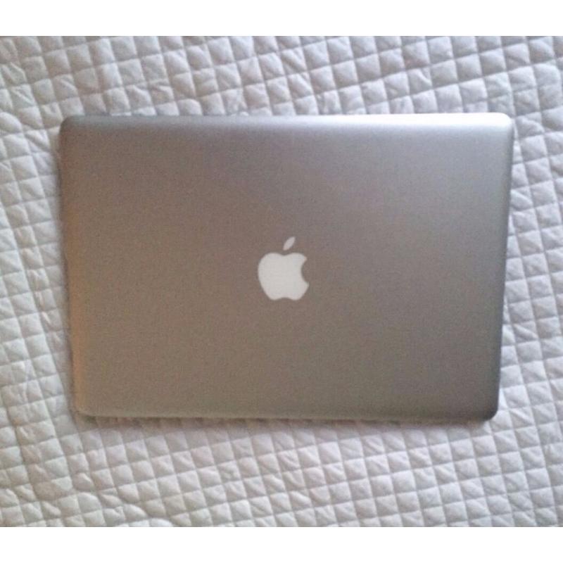 Macbook Air 2010 Apple laptop 13inch screen in excellent condition