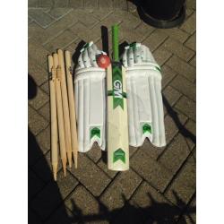 Brand new Gunn & Moore 5 piece cricket set