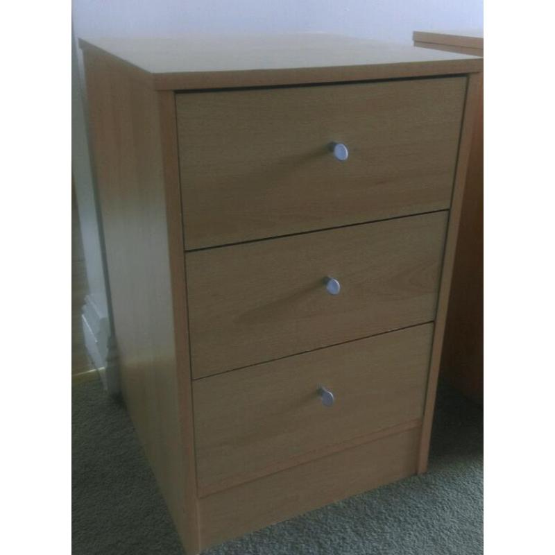 2 x Beech effect bedside tables/ chest of drawers