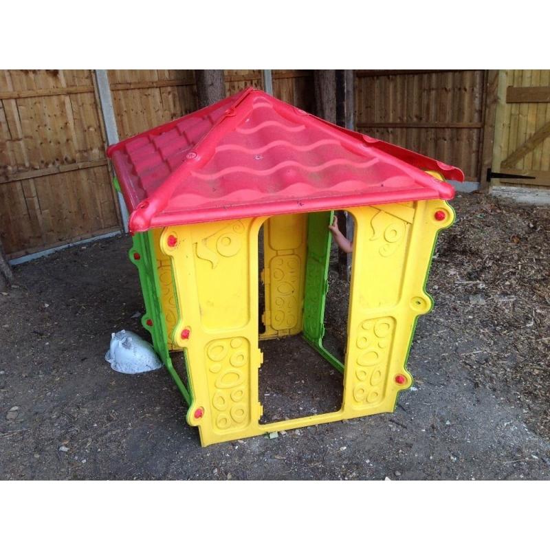 Kids toy playhouse for garden