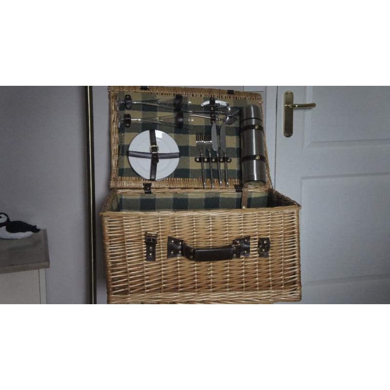 Large Picnic Basket for two people