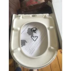 D Shaped easy release soft close toilet seat cover