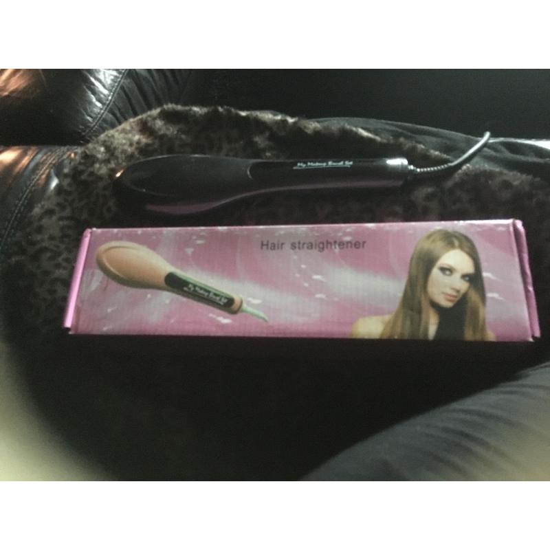 Straightening brush plug in brand new colour black haven't used them as got ghds