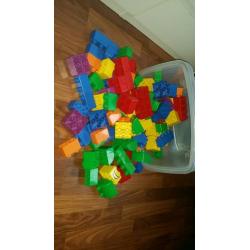 XL box of Lego Quatro bricks (5358)
