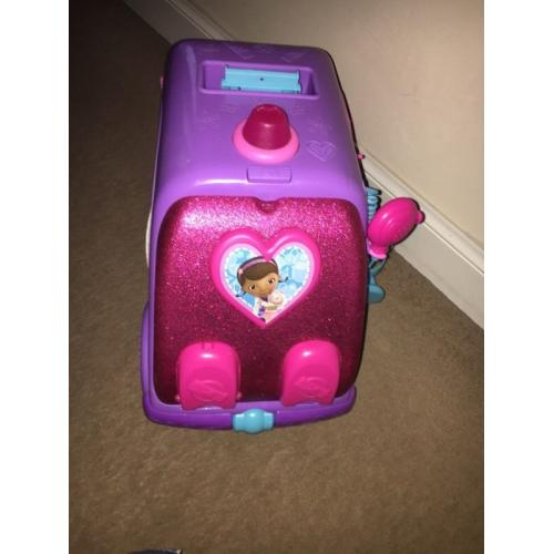 Doc mcstuffins pull along clinic girls toy