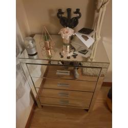 In very good condition chest of drawers mirror