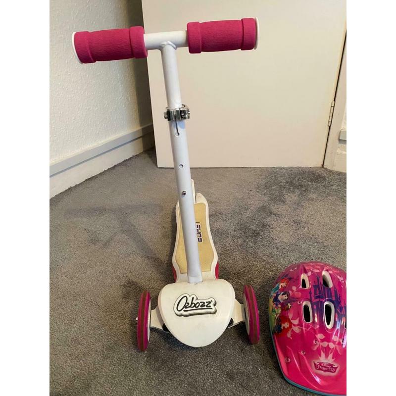 Ozbozz Light Burst Pink Tri Scooter & Disney Princess Helmet