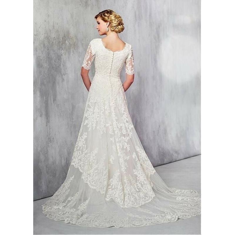 Ivory size 12 tulle scoop neckline a-line wedding dresses with lace appliques