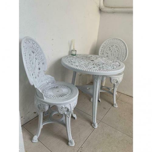 Garden table & chairs