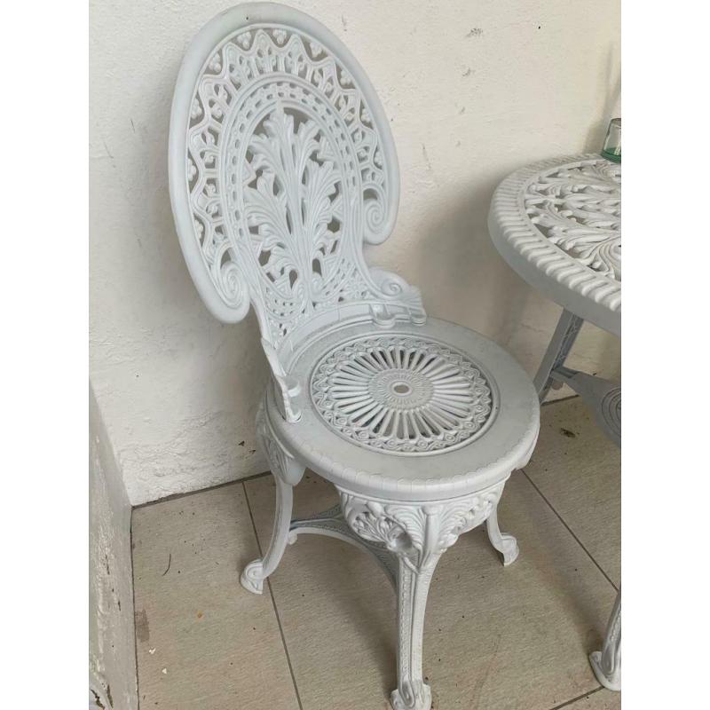 Garden table & chairs
