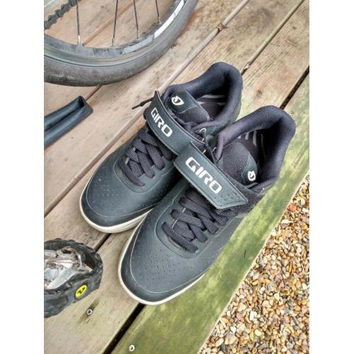 cycling shoes - black & white SPD casual clip-ins size 10 , Giro Chamber 2