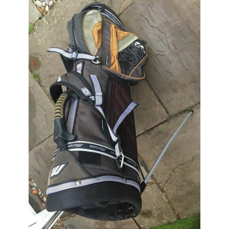 Mizuno black and gold golf carry/stand bag