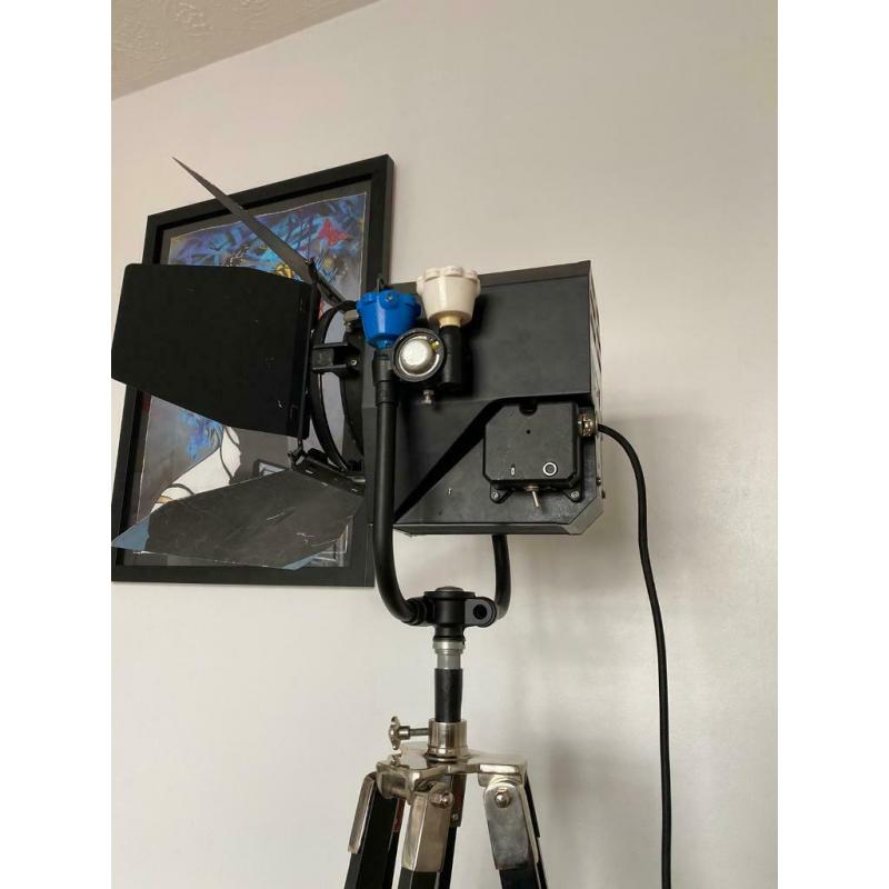 TV movie studio standing floor light lamp on tripod