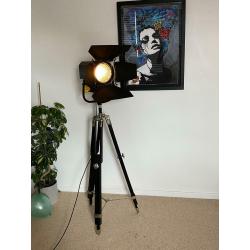 TV movie studio standing floor light lamp on tripod