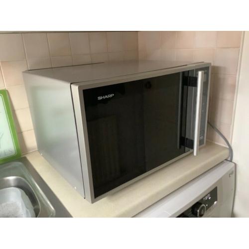 Microwave oven with grill and convection