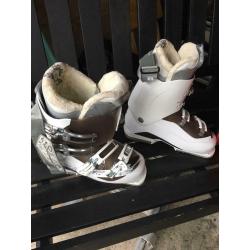 Ladies Salomon deluxe ski boots