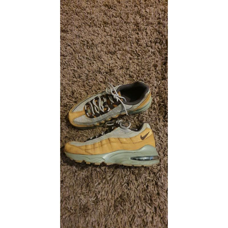 Air Max 95 Winter (size 4)